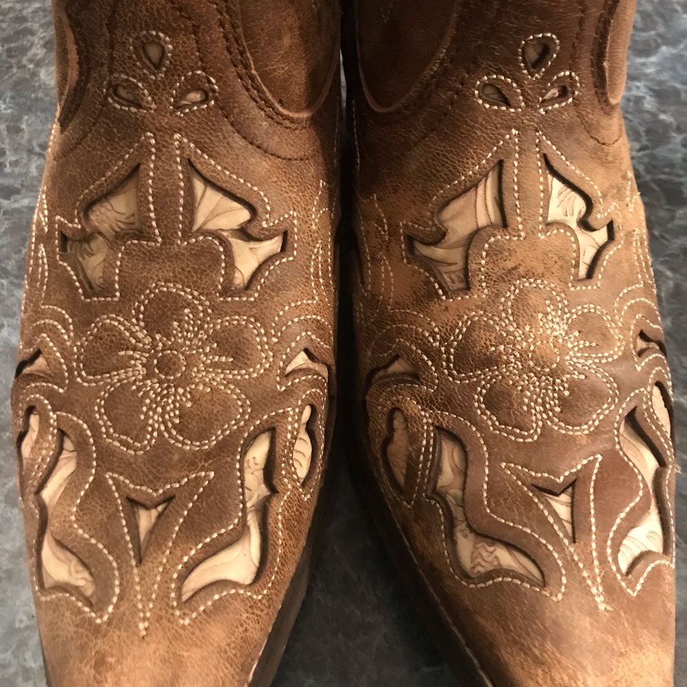 Laredo Woman’s Cowgirl Boots